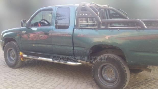 Toyota Hilux 1999 Green