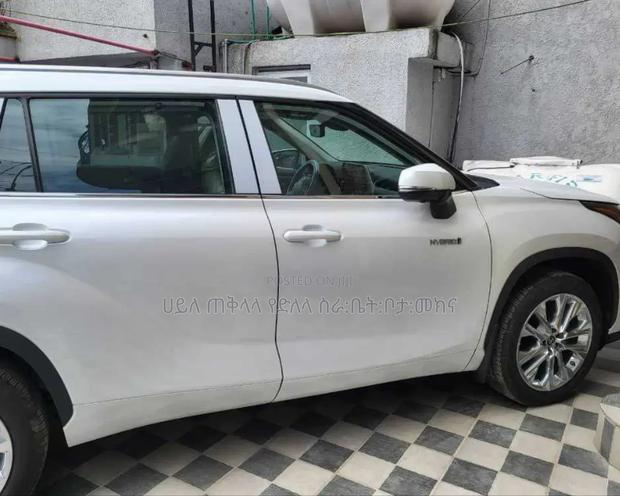 New Toyota Highlander Hybrid 2024 White