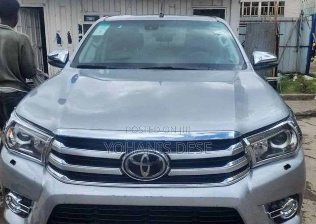 Toyota Hilux 2018 Silver