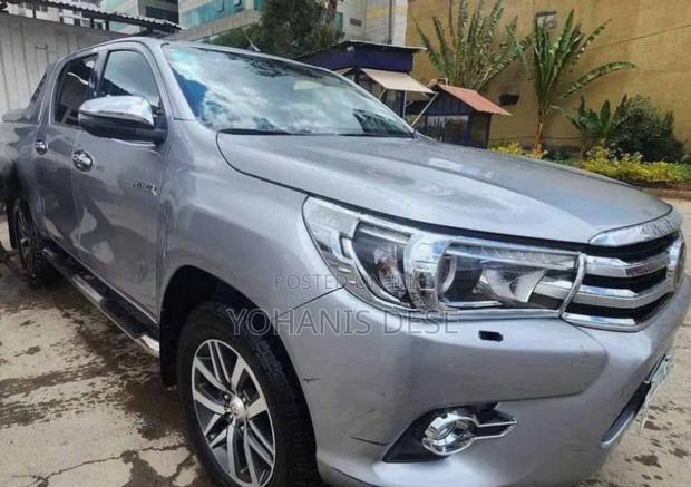 Toyota Hilux 2018 Silver