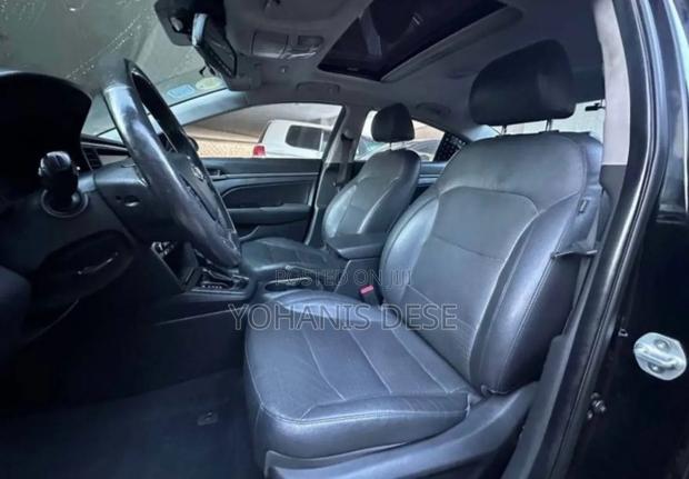 Hyundai Avante 2017 Black
