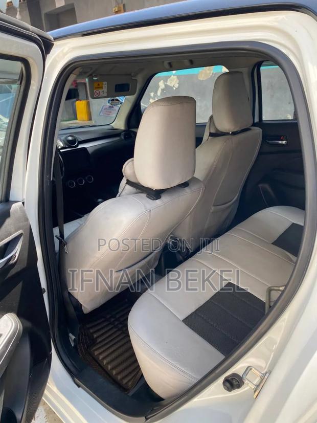Suzuki Swift 2022 White