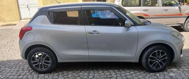 Suzuki Swift 2021 Silver