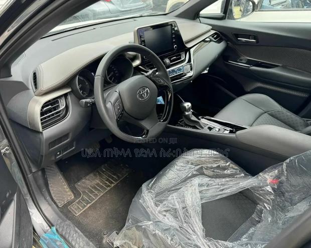 New Toyota C-HR 2024 Silver