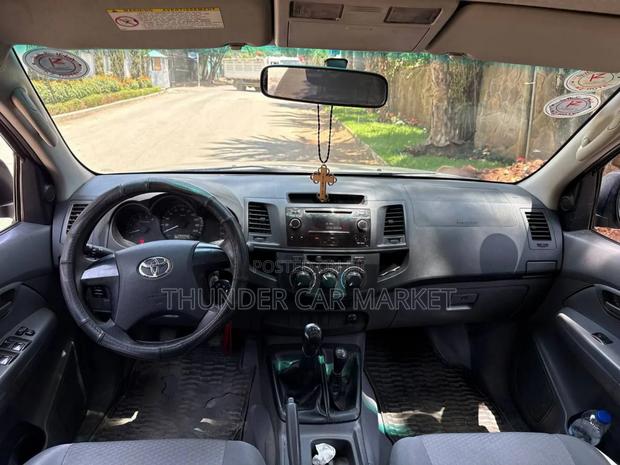 Toyota Hilux 2014 Gold