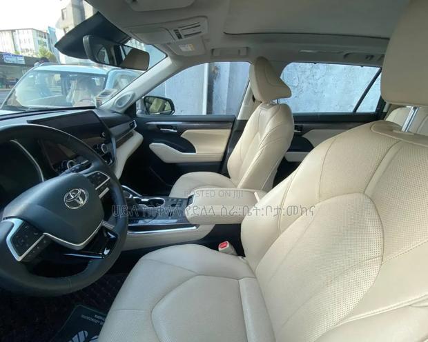 New Toyota Highlander Hybrid 2023 Blue