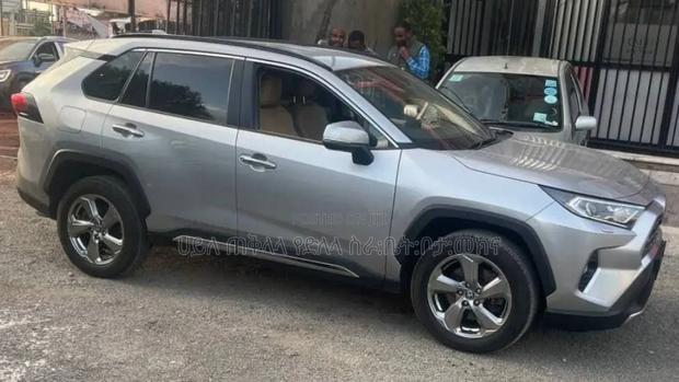 Toyota RAV4 2020 Silver