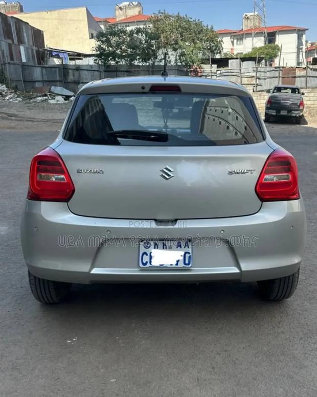 Suzuki Swift 2022 Silver