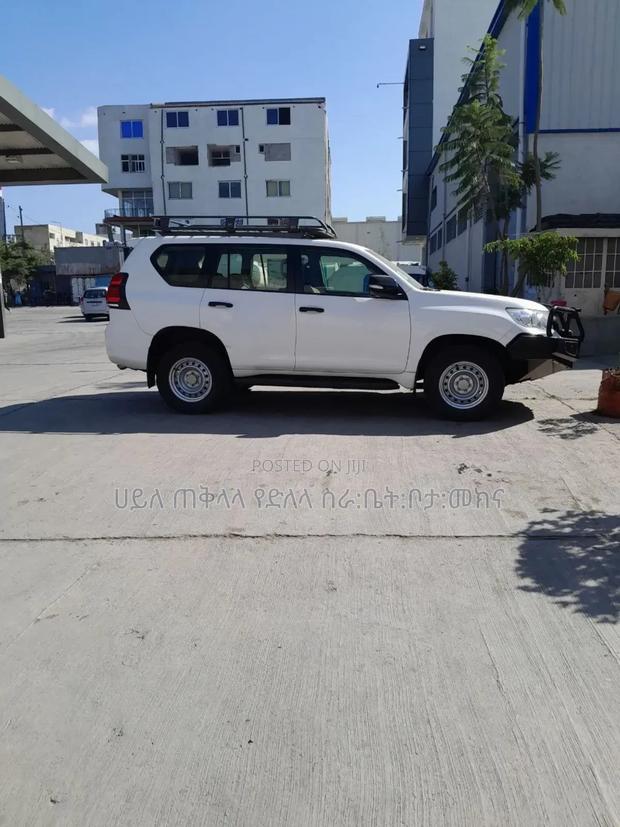 Toyota Land Cruiser Prado 2017 White