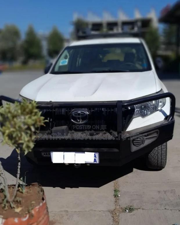 Toyota Land Cruiser Prado 2017 White