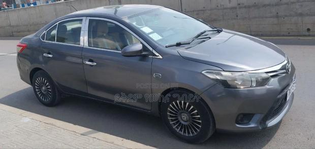 Toyota Yaris 2014 Gray