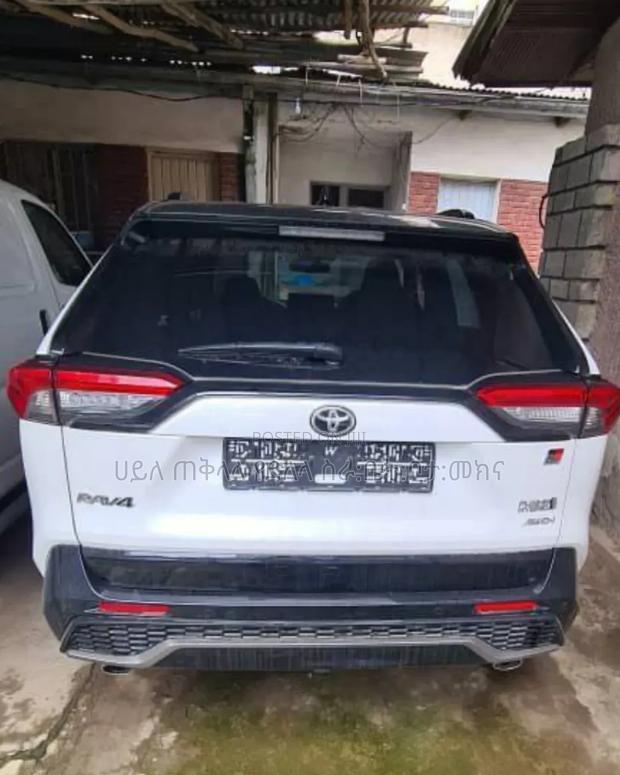 New Toyota RAV4 Hybrid 2024 White