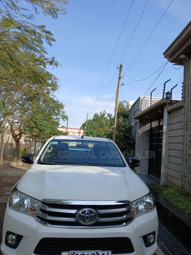 Toyota Hilux 2016 White