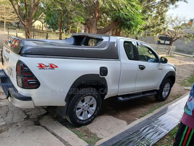 Toyota Hilux 2016 White
