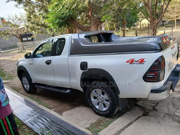 Toyota Hilux 2016 White
