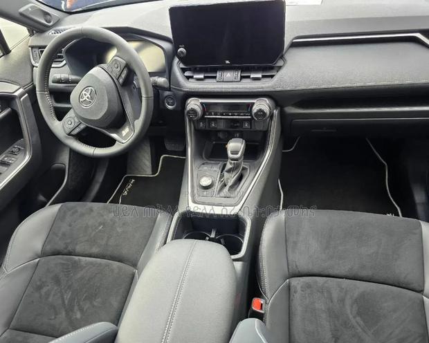 New Toyota RAV4 Hybrid 2024 Gray