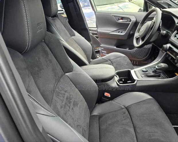 New Toyota RAV4 Hybrid 2024 Gray