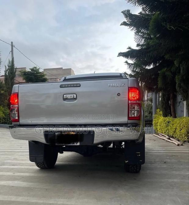 Toyota Hilux 2015 Silver