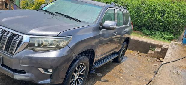 Toyota Land Cruiser Prado 2011 Gray
