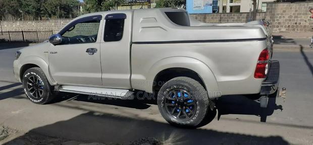 Toyota Hilux 2013 Gray