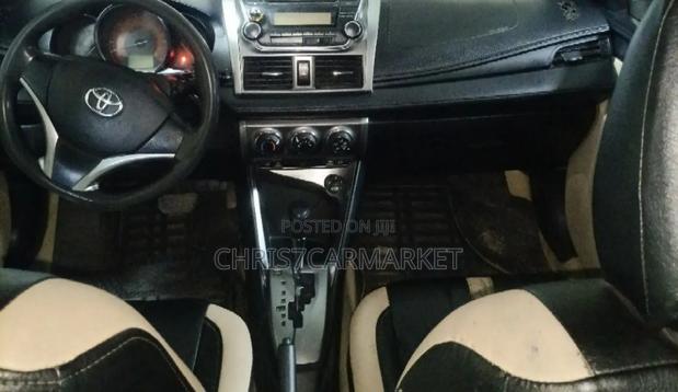 Toyota Yaris SE Hatchback 5dr 2016 Silver