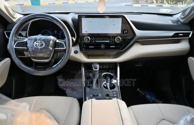 Toyota Highlander Hybrid 2024 White