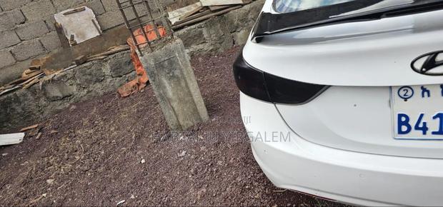 Hyundai Avante 2013 White