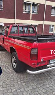 Toyota Hilux 2000 Red for sale