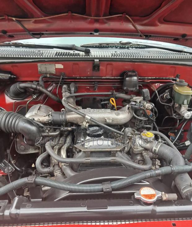 Toyota Hilux 2000 Red