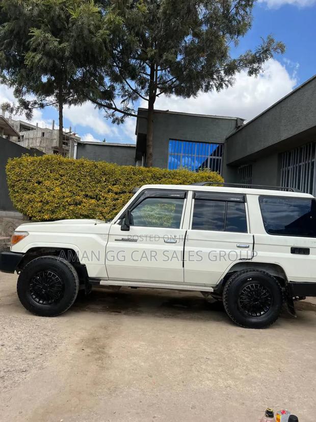 Toyota Land Cruiser 2015 White