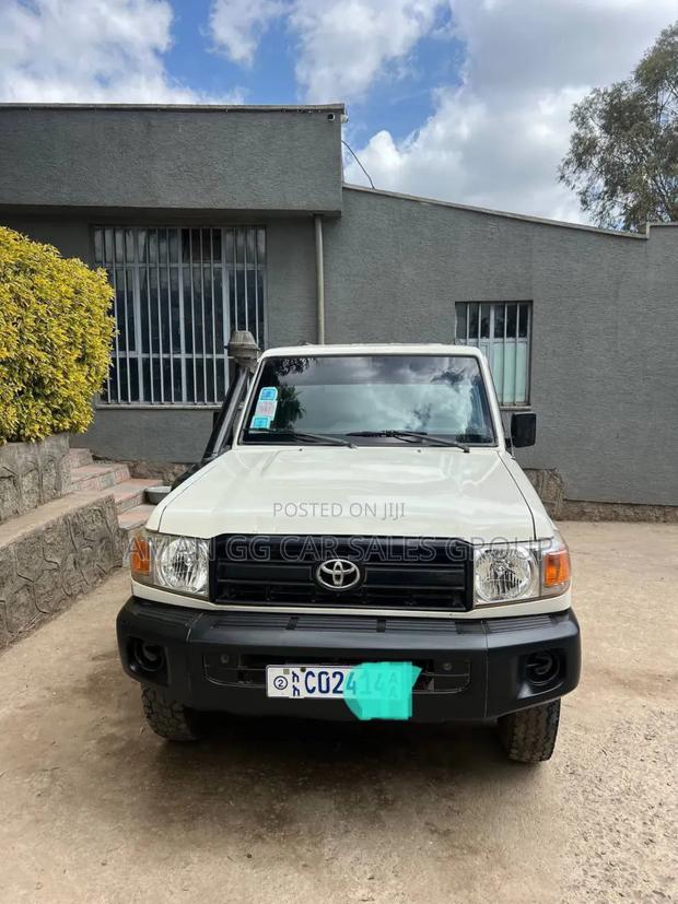 Toyota Land Cruiser 2015 White