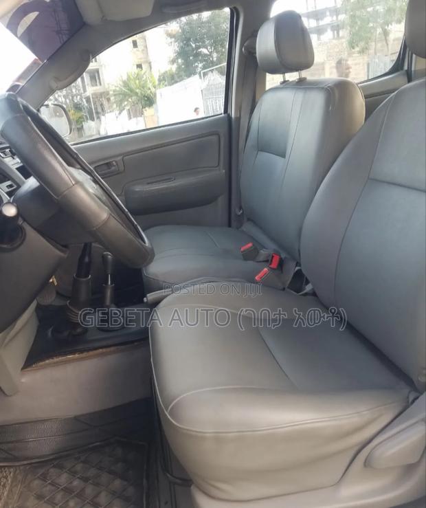 Toyota Hilux 2011 White