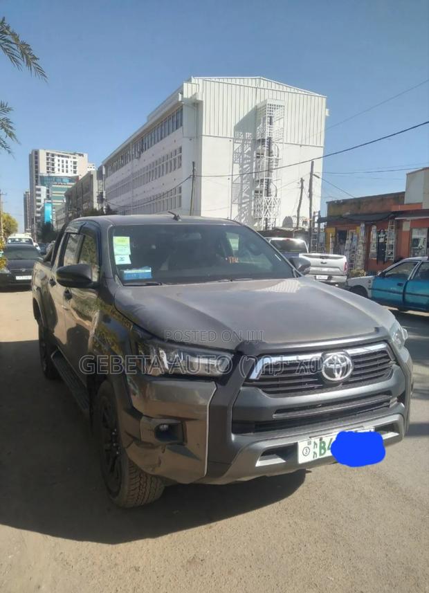 Toyota Hilux 2021 Silver