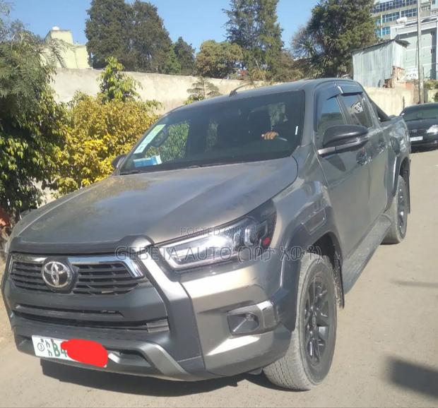 Toyota Hilux 2021 Silver