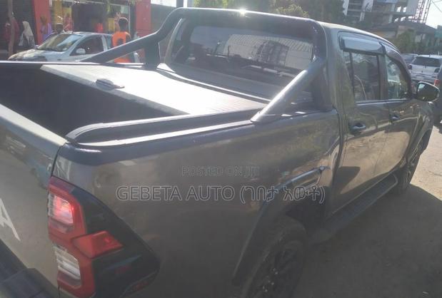 Toyota Hilux 2021 Silver