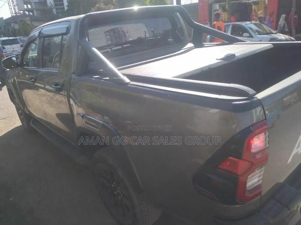 Toyota Hilux 2021 Gray