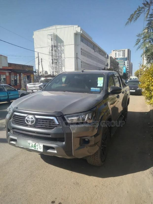 Toyota Hilux 2021 Gray
