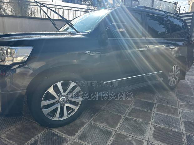 Toyota Land Cruiser 2021 Black