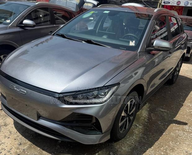 New BYD E2 43 kWh 94 hp FWD 2025 Gray
