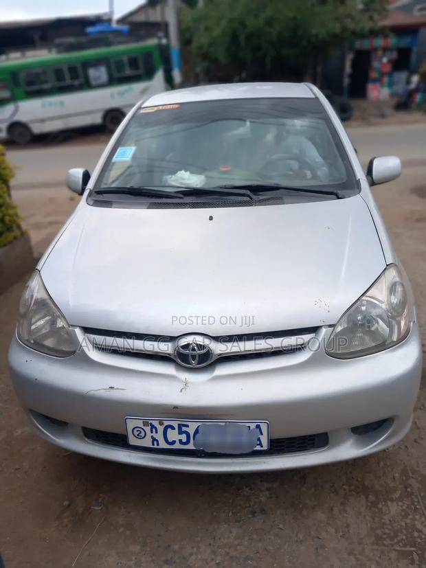 Toyota Platz 2004 Silver