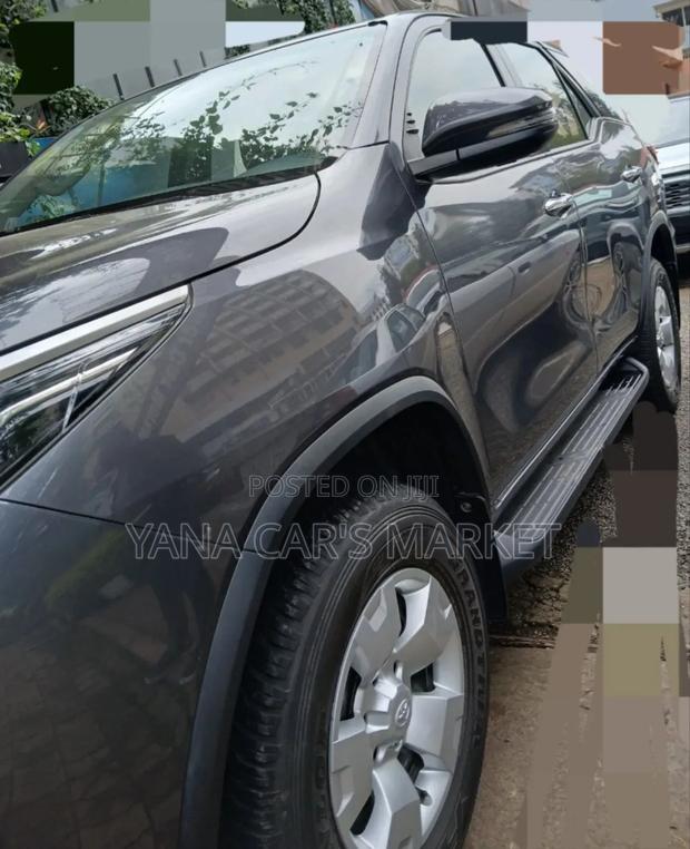 Toyota Fortuner 2022 Gray