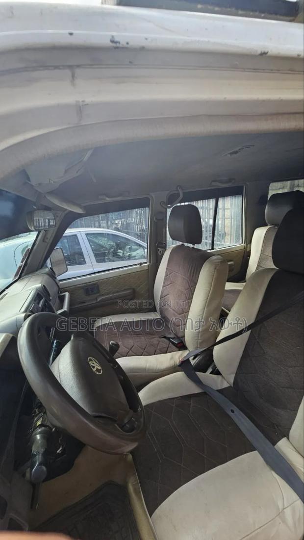 Toyota Land Cruiser 2009 White
