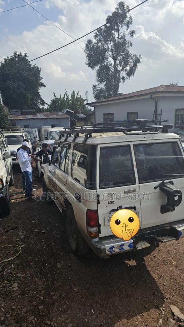Toyota Land Cruiser 2009 White