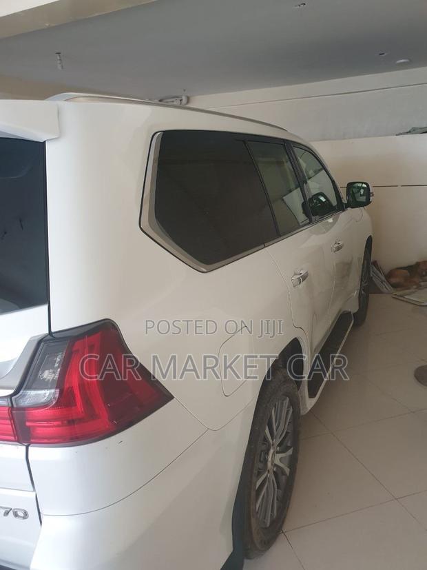 Lexus LX 570 AWD 2019 White