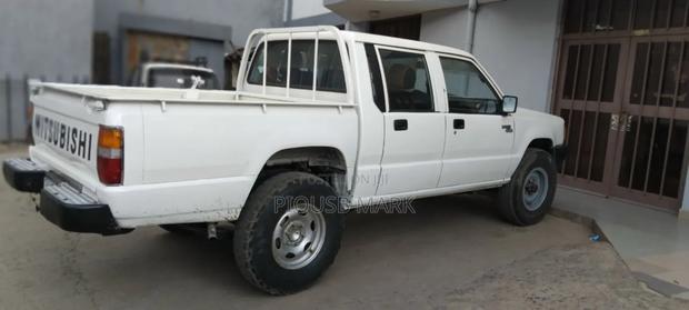 Mitsubishi L200 Double Cab 2.0 4WD 1999 White