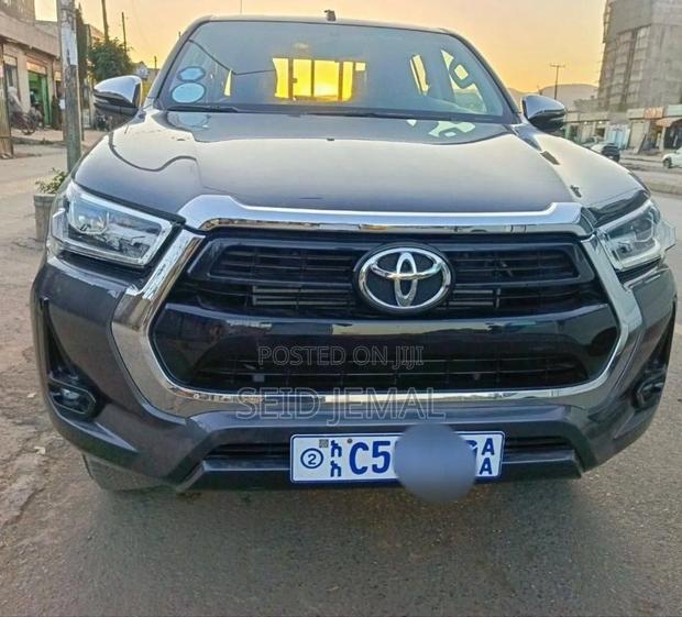 Toyota Hilux 2022 Gray