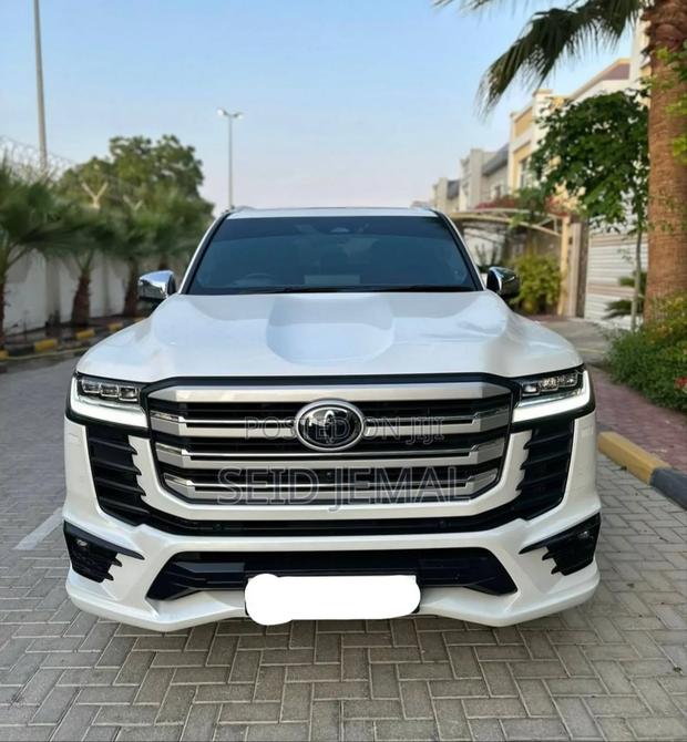 Toyota Land Cruiser 2023 White