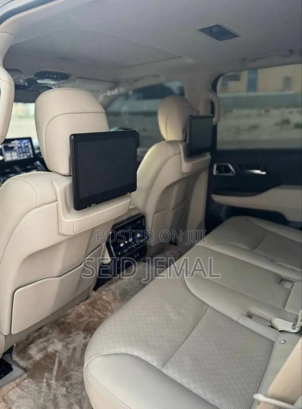Toyota Land Cruiser 2022 White