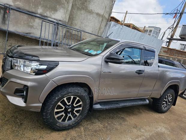 Toyota Hilux 2020 Gray
