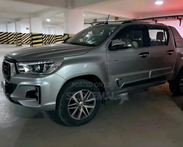 Toyota Hilux 2019 Silver
